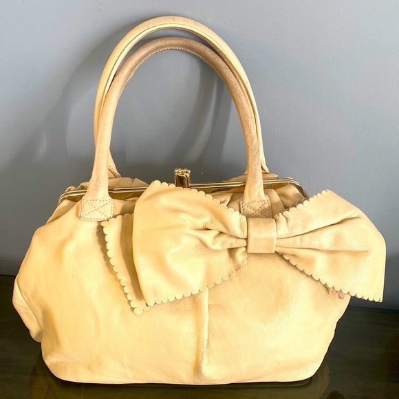Gorgeous Valentino handbag with signature bow - Picture 5 of 17